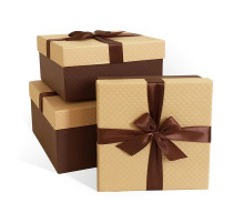 Коробка подарочная 170*170*70 с бантом, тиснение ромбом, цвет карамель-шоколадный