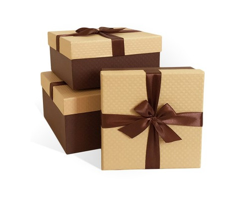 Коробка подарочная 210*210*110 с бантом, тиснение ромбом, цвет карамель-шоколадный купить в Челябинске в Упакофф
